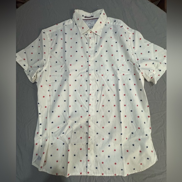 White Cotton S/S Button Down Shirt with Red & Blue Stars by Denim & Flower. XL. - Picture 2 of 3